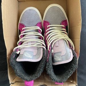 VANS. Insulated high tops. SZ 7.5